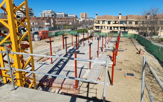 La estructura de hormigón y pilares metálicos ya está bastante avanzada en C/ Géminis