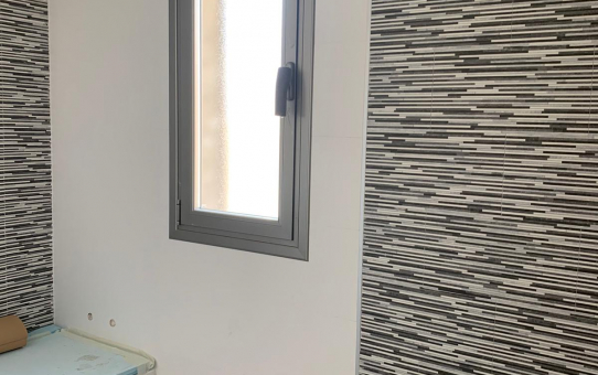 Terminado solado y alicatado baño en C/ Siete Picos