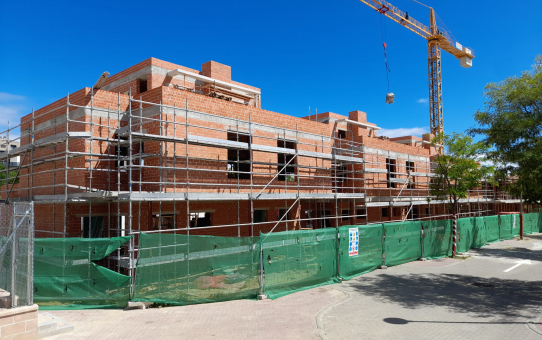 Cerramiento ladrillo fachadas en las 6 primeras viviendas (de la vivienda 7 a la 12) en C/ Géminis